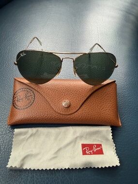 Ray-Ban 3025 large Gold Frame Sunglasses with Green Lenses